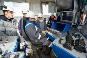 Desarrollo Productivo: Alicia recorrió el primer pozo exploratorio del Macizo de Palermo Aike
