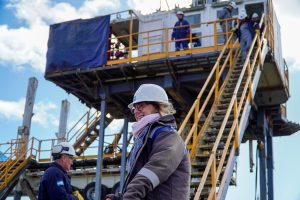 Desarrollo Productivo: Alicia recorrió el primer pozo exploratorio del Macizo de Palermo Aike