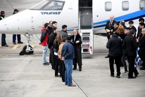 Hechos Para Crecer: Alicia presentó “La Cruz del Sur”, el nuevo avión sanitario de la provincia