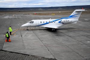 Hechos Para Crecer: Alicia presentó “La Cruz del Sur”, el nuevo avión sanitario de la provincia