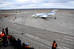 Hechos Para Crecer: Alicia presentó “La Cruz del Sur”, el nuevo avión sanitario de la provincia
