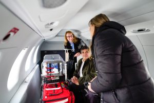 Hechos Para Crecer: Alicia presentó “La Cruz del Sur”, el nuevo avión sanitario de la provincia