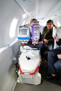 Hechos Para Crecer: Alicia presentó “La Cruz del Sur”, el nuevo avión sanitario de la provincia