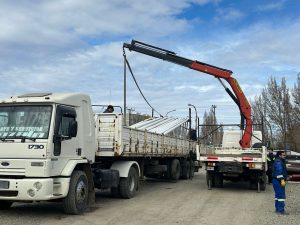Arribaron materiales para avanzar en el tendido eléctrico hacia Monte León