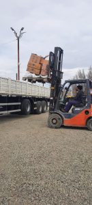 Arribaron materiales para avanzar en el tendido eléctrico hacia Monte León