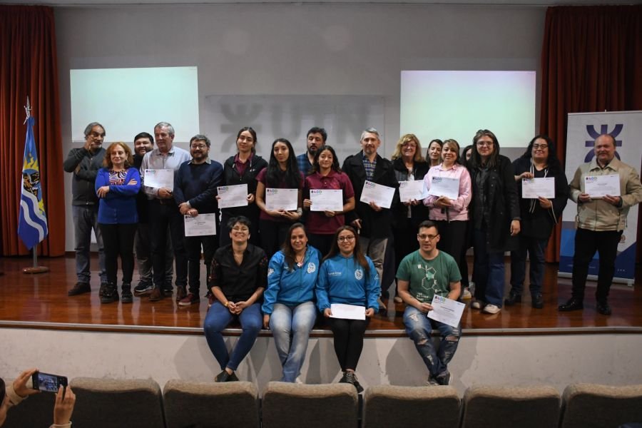 Se realizó la entrega de certificados por el concurso literario de microrrelatos “40 años de Democracia”