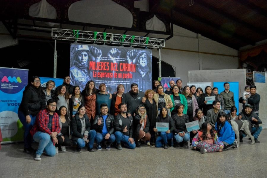 Río Turbio vivió el pre-estreno de “Mujeres del Carbón” que se lanza hoy por Canal 9