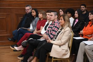 Alicia entregó certificados y ambulancias en Santa Cruz