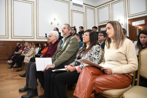 Alicia entregó certificados y ambulancias en Santa Cruz