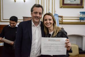 Alicia entregó los certificados de la Especialización en Administración Financiera del Sector Público