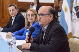 Alicia entregó los certificados de la Especialización en Administración Financiera del Sector Público