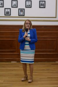 Alicia entregó los certificados de la Especialización en Administración Financiera del Sector Público