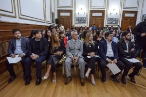 Alicia entregó los certificados de la Especialización en Administración Financiera del Sector Público