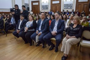 Alicia entregó los certificados de la Especialización en Administración Financiera del Sector Público