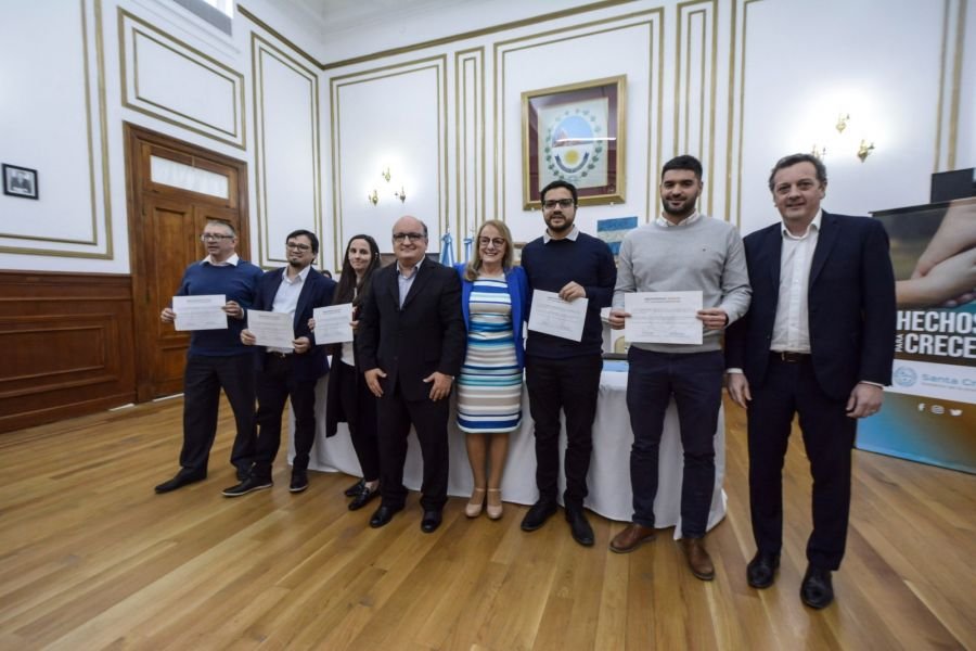 Alicia entregó los certificados de la Especialización en Administración Financiera del Sector Público