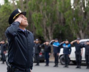 Vidal ordenó retomar el izamiento de la bandera en todas las comisarías de la Provincia