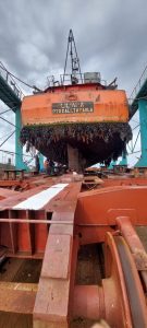 El barco Liliana entró en dique para su mantenimiento