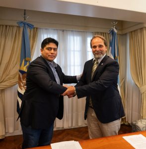 Vidal firmó convenio marco para mejorar las posibilidades de trabajo en Santa Cruz