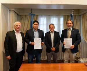 Vidal firmó convenio marco para mejorar las posibilidades de trabajo en Santa Cruz