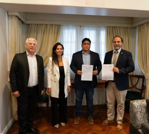 Vidal firmó convenio marco para mejorar las posibilidades de trabajo en Santa Cruz