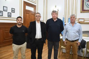 El Gobierno firmó un convenio con empresas para garantizar la provisión de merluza a sectores sociales