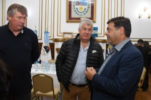 El Gobierno firmó un convenio con empresas para garantizar la provisión de merluza a sectores sociales