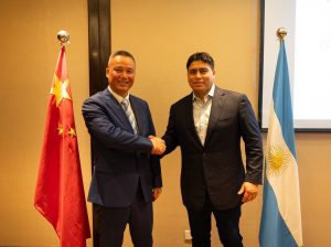 Vidal firmó un histórico convenio por inversiones en minería, energía, alimentos e indumentaria