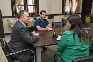 Álvarez recibió a la ganadora del Premio Martín Fierro Federal en Casa de Gobierno