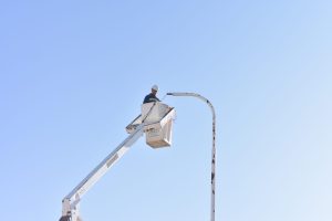 Finalizaron la instalación de la Iluminación del puente de Piedra Buena