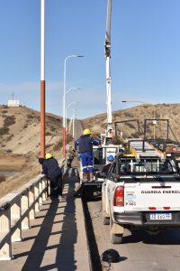 Finalizaron la instalación de la Iluminación del puente de Piedra Buena