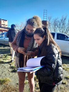 Continúa la entrega de forrajes a pequeños productores en chacras de Río Gallegos