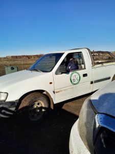 Continúa la entrega de forrajes a pequeños productores en chacras de Río Gallegos