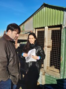 Continúa la entrega de forrajes a pequeños productores en chacras de Río Gallegos