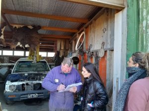 Continúa la entrega de forrajes a pequeños productores en chacras de Río Gallegos