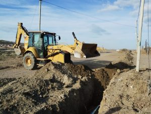 Servicios Públicos avanza en la obra de red de agua del barrio Hípico de Caleta Olivia