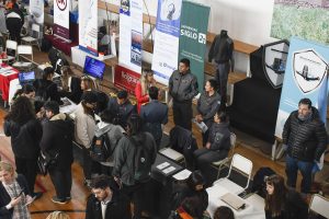 Con gran participación de estudiantes se realizó la Primera Feria de Carreras