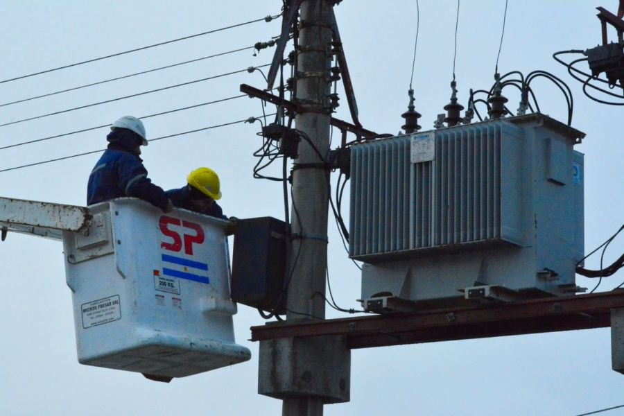 Servicios Públicos trabaja en reparación y sustitución de luminarias