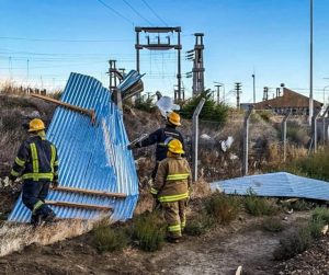 Alerta por fuertes vientos en Santa Cruz: Seguridad realiza tareas preventivas y de contención en toda la provincia
