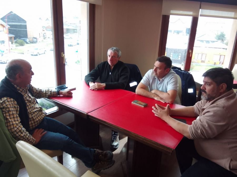 Autoridades de Servicios Públicos se reunieron con concejales por temas de infraestructura y servicios en El Chaltén