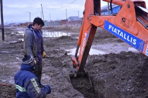 Continúan los trabajos de extensión de red de agua en el Barrio Santa Cruz de Río Gallegos