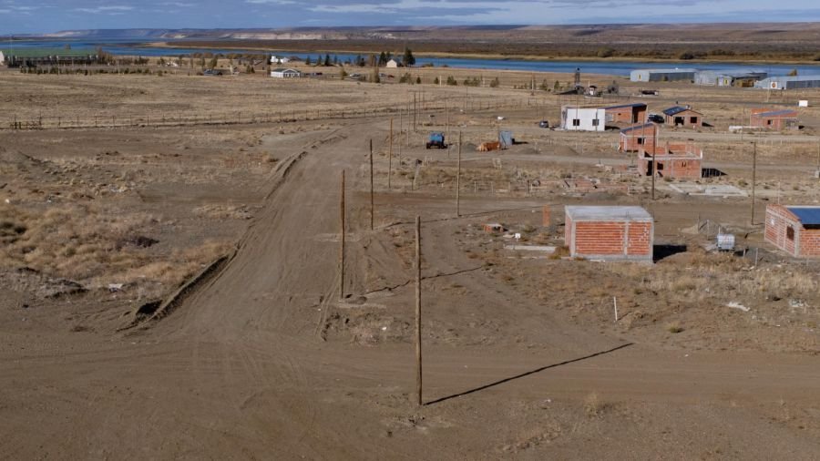 Avanza la extensión de la red eléctrica en el barrio José Obrero de Cte. L. Piedra Buena