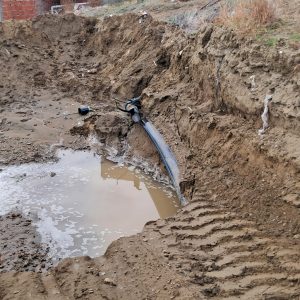 Servicios Públicos reparó rotura de cañería en los barrios 3 de Febrero y Miramar