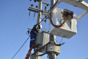 Instalaron nuevo transformador de energía en el Barrio Bicentenario de Río Gallegos