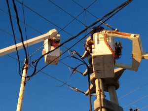 Servicios Públicos trabaja en el restablecimiento del servicio de energía