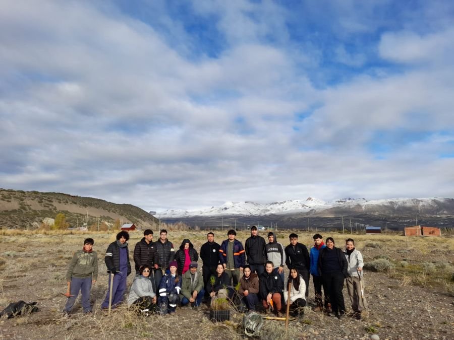 El Consejo Agrario Provincial impulsó una jornada de forestación en Los Antiguos
