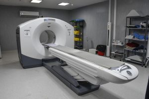 Santa Cruz fortalece su atención médica con un acuerdo entre el Centro de Medicina Nuclear y la Caja de Servicios Sociales