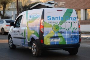 Alicia participó de la presentación del primer auto eléctrico en Santa Cruz