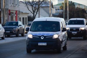 Alicia participó de la presentación del primer auto eléctrico en Santa Cruz