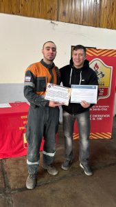 Bomberos capacitó en el rescate en altura a YCRT