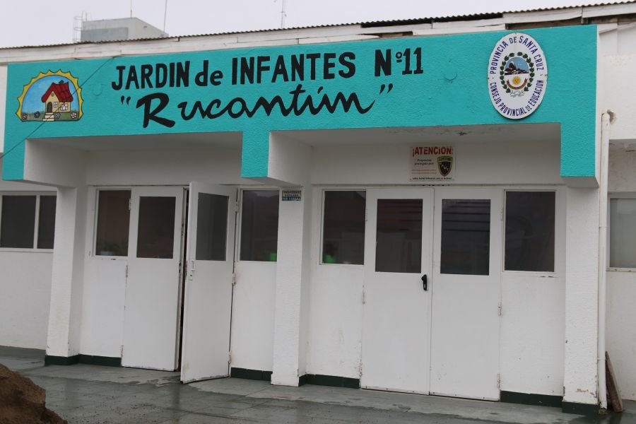 Trabajos de mantenimiento en el Jardín de Infantes N° 11 de Caleta Olivia